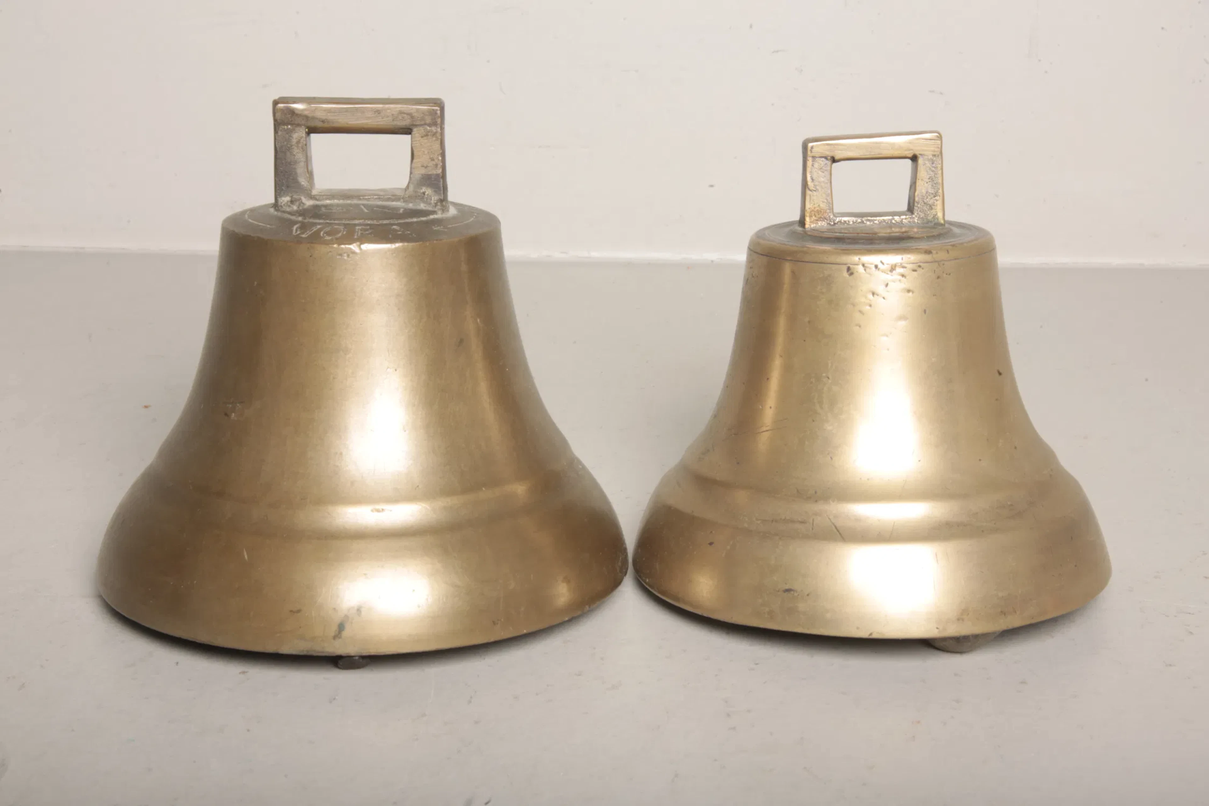 Skakelklockor, 2st, Mässing, "E.M Mattsson, Mora"