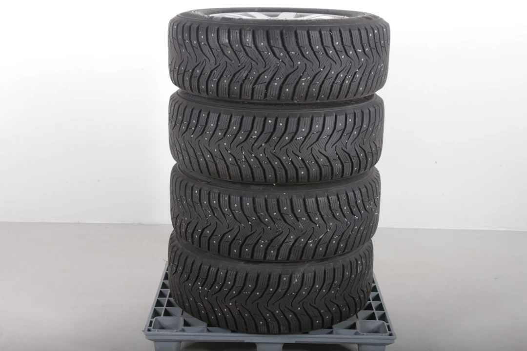 Vinterdäck- "Kumho", Aluminiumfälg, 235/60 R17
