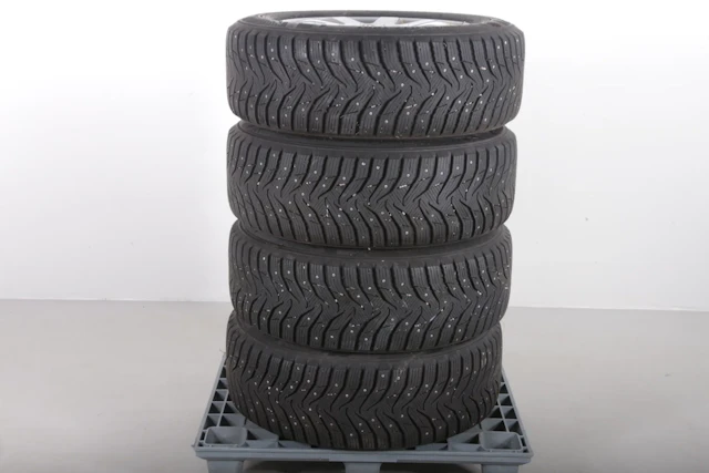 Vinterdäck- "Kumho", Aluminiumfälg, 235/60 R17
