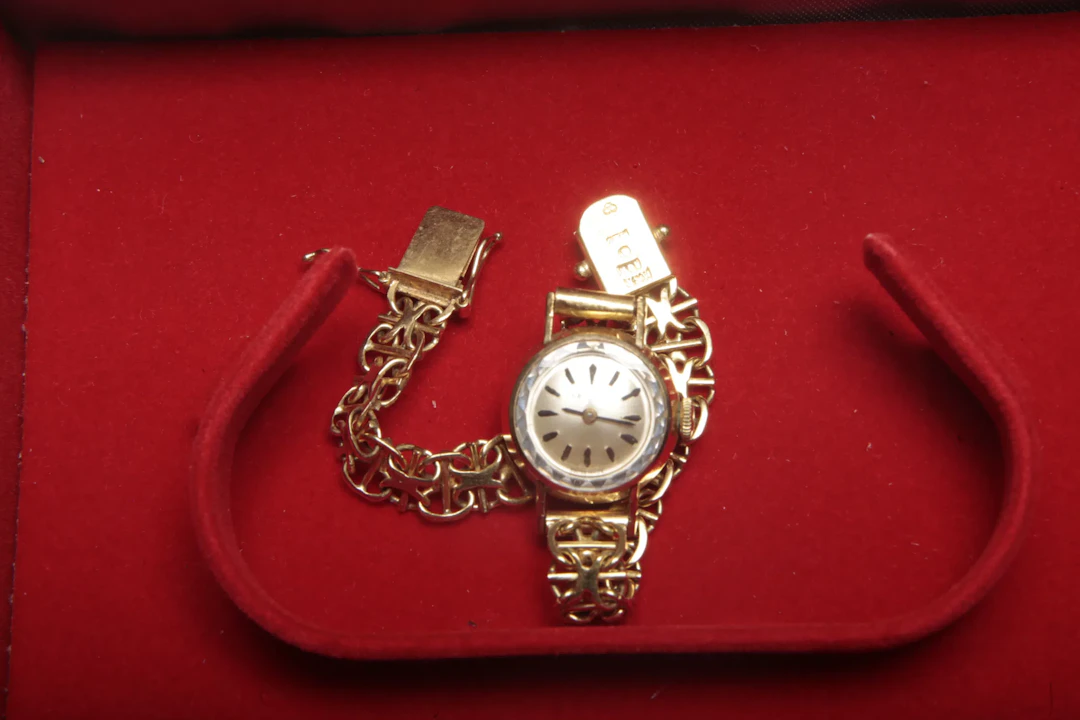18K Guldklocka- "Certina" Med 18K Guldband