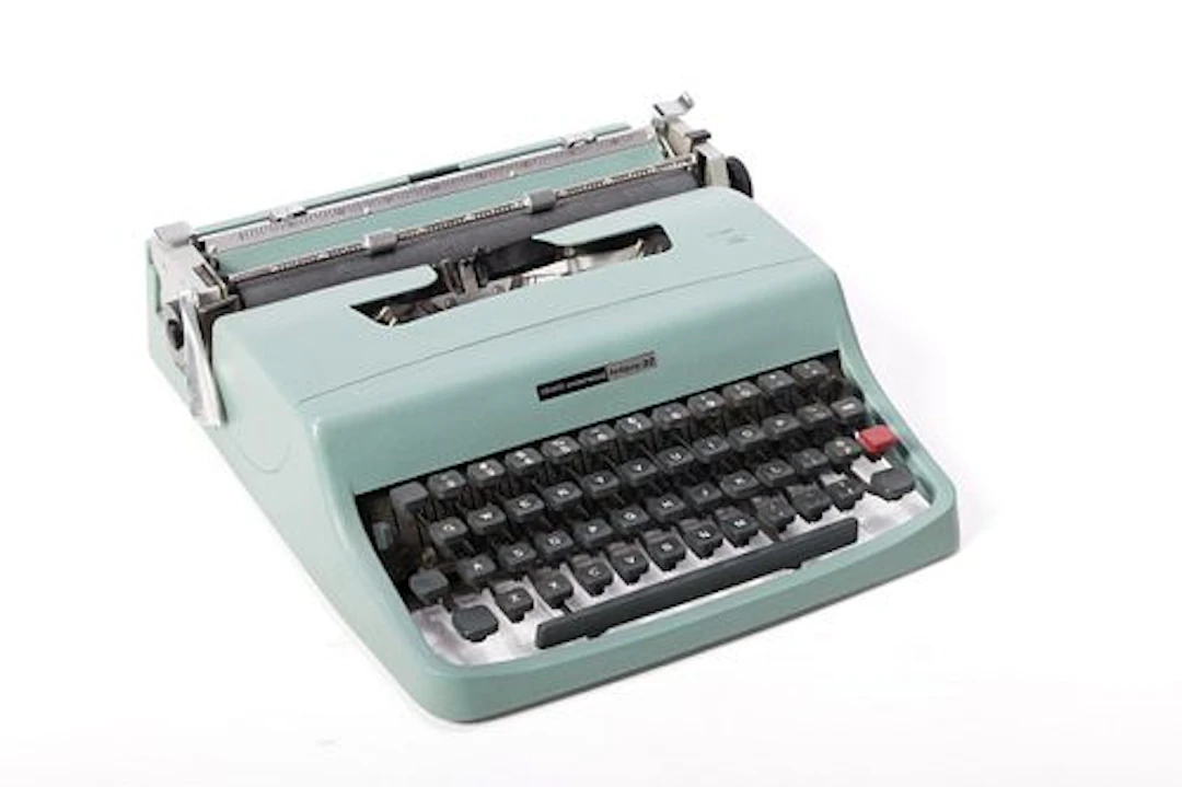 Olivetti, 'Underwood Lettera 32' Typewriter