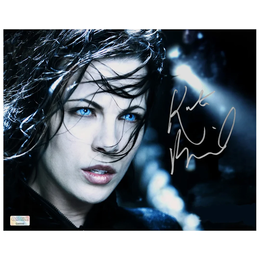 Kate Beckinsale Autographed 2003 Underworld Selene 8×10 Close Up Photo