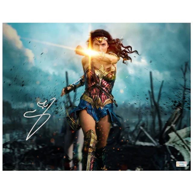 Gal Gadot Autographed 2017 Wonder Woman Front Lines 11x14 Scene Photo