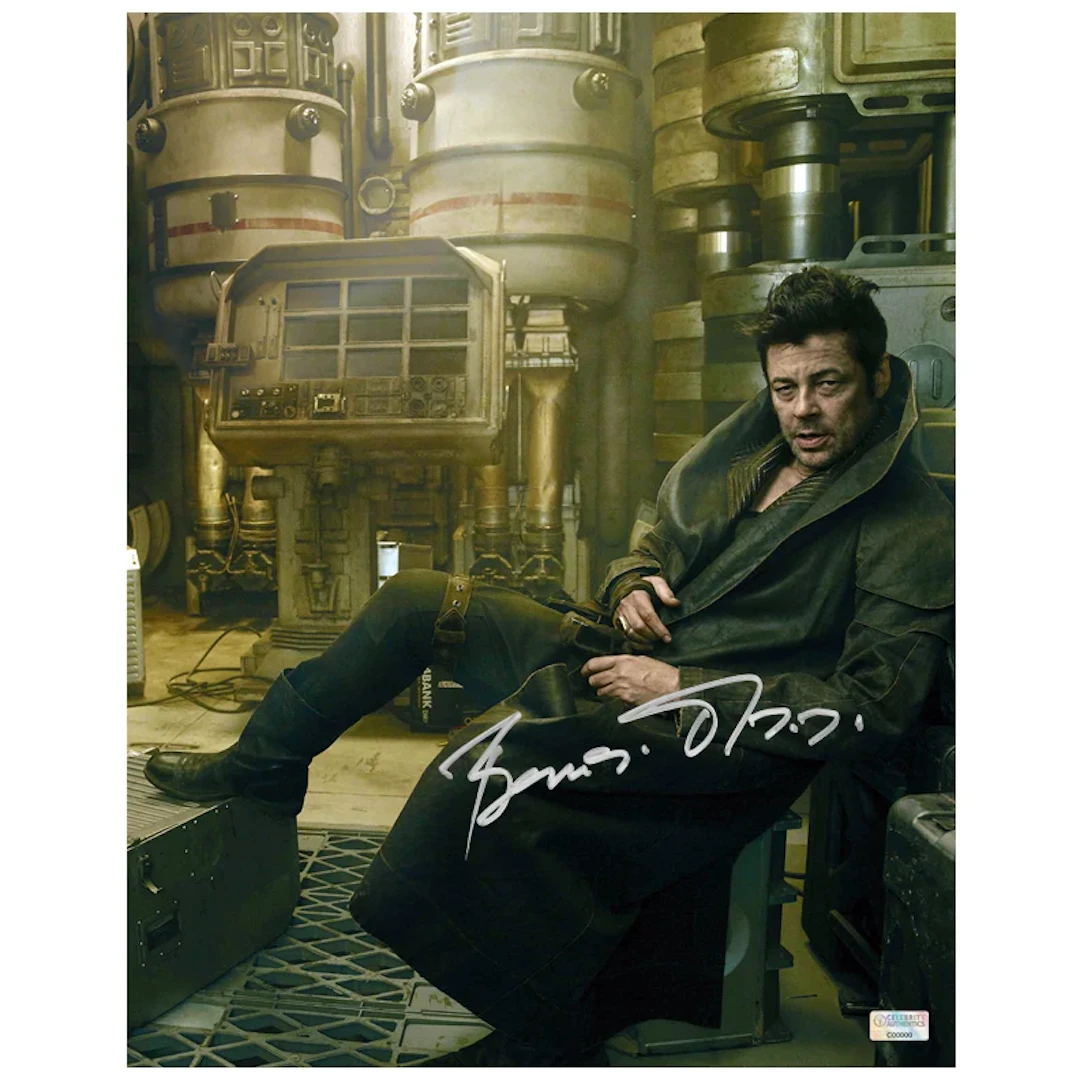 Benicio Del Toro Autographed 2017 Star Wars: The Last Jedi 11x14 Photo