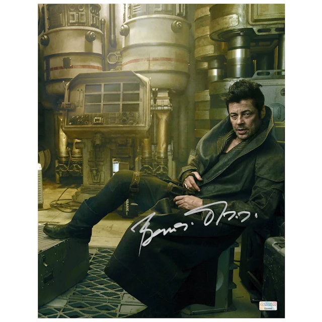 Benicio Del Toro Autographed 2017 Star Wars: The Last Jedi 11x14 Photo