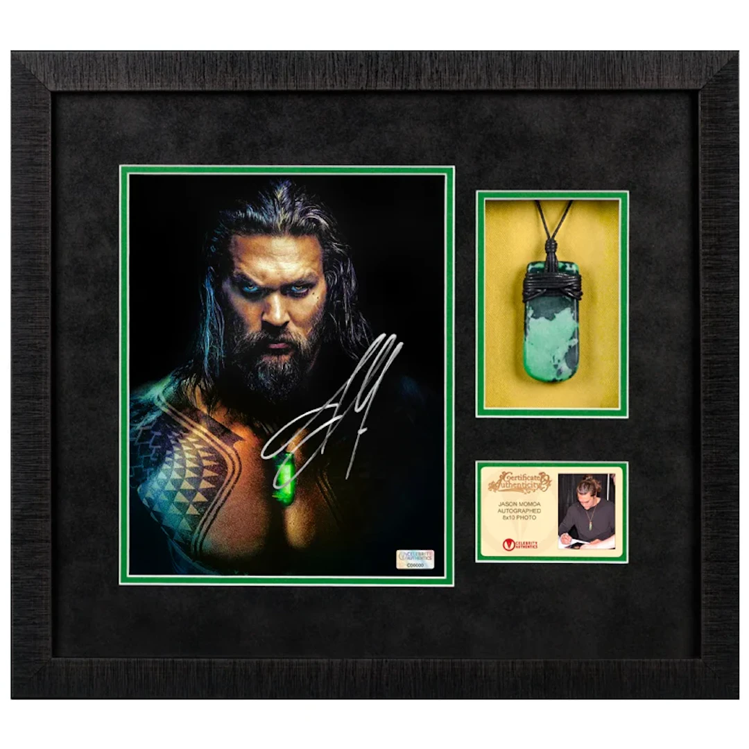 Jason Momoa Autographed 2019 Aquaman 8x10 Photo With Aquaman Pendant