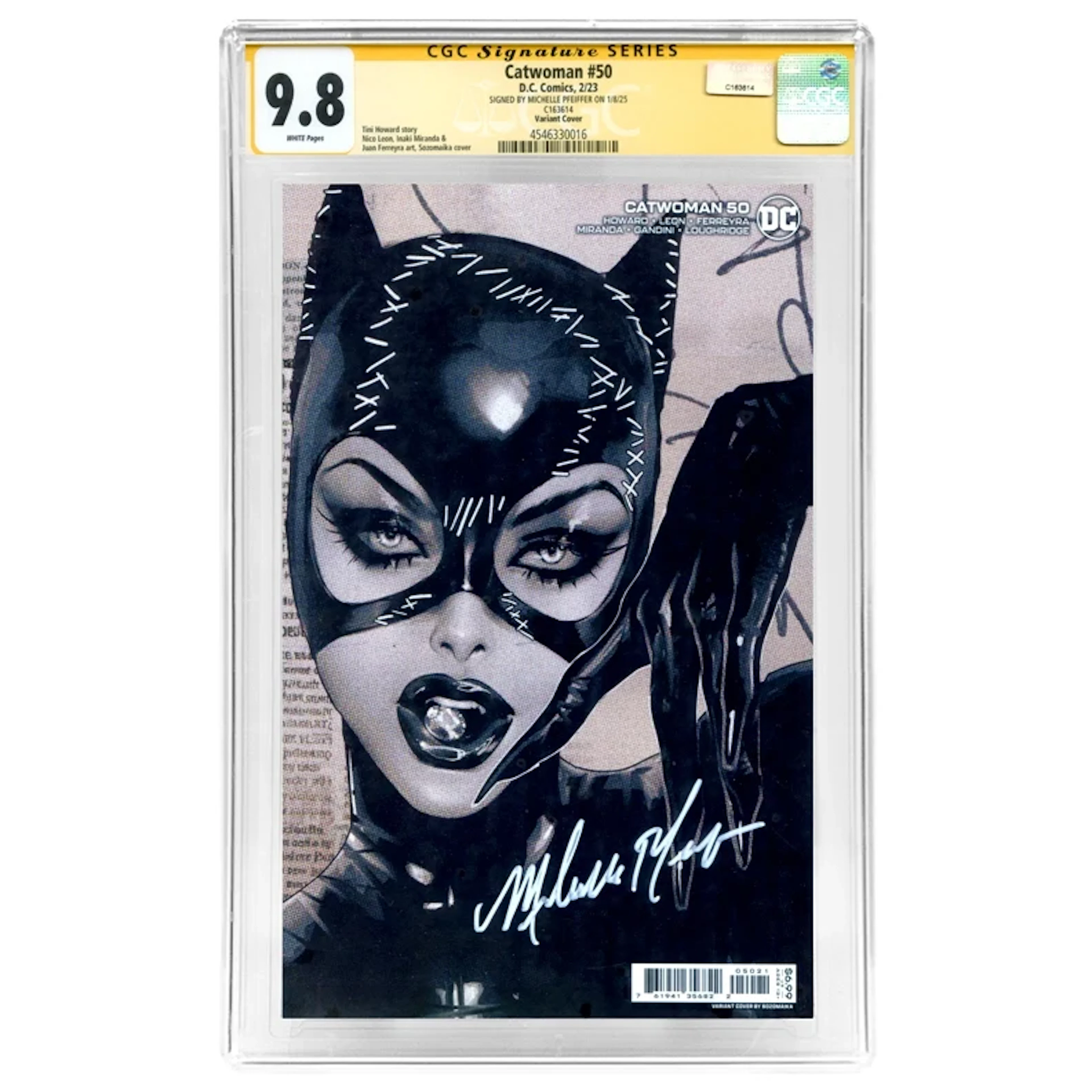 Michelle Pfeiffer Autographed 2023 Catwoman #50 Sozomaika Variant