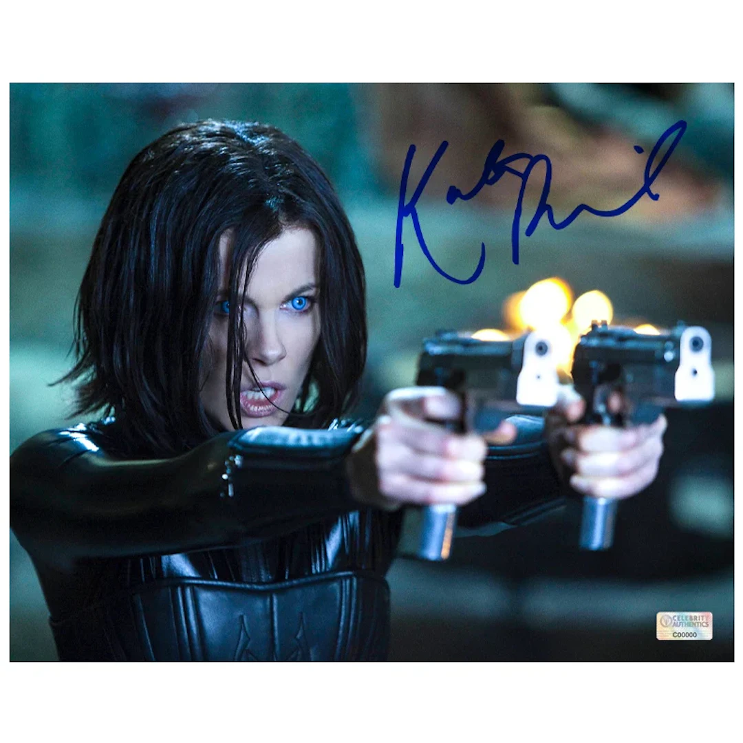 Kate Beckinsale Autographed 2012 Underworld Awakening 8×10 Action Photo