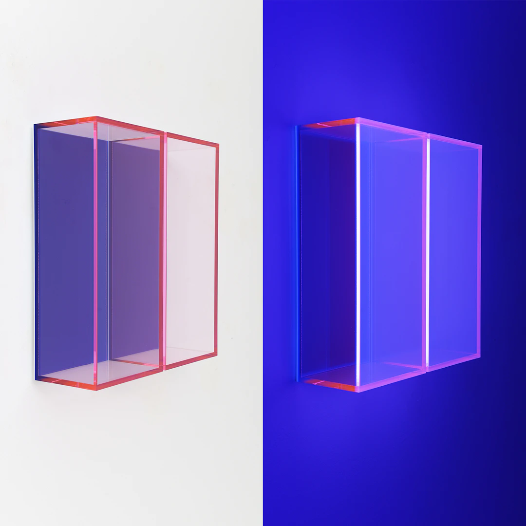 Colormirror satin dark blue red frame knokke , 2023 - Regine SCHUMANN
