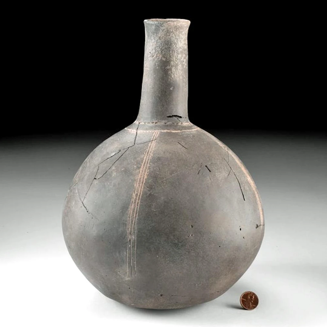 Caddo Engraved Long-Neck Bottle with Sawtooth Bands