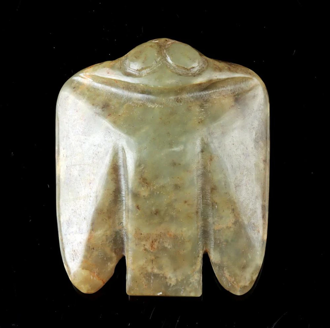 Chinese Hongshan Style Nephrite Jade Bird Pendant