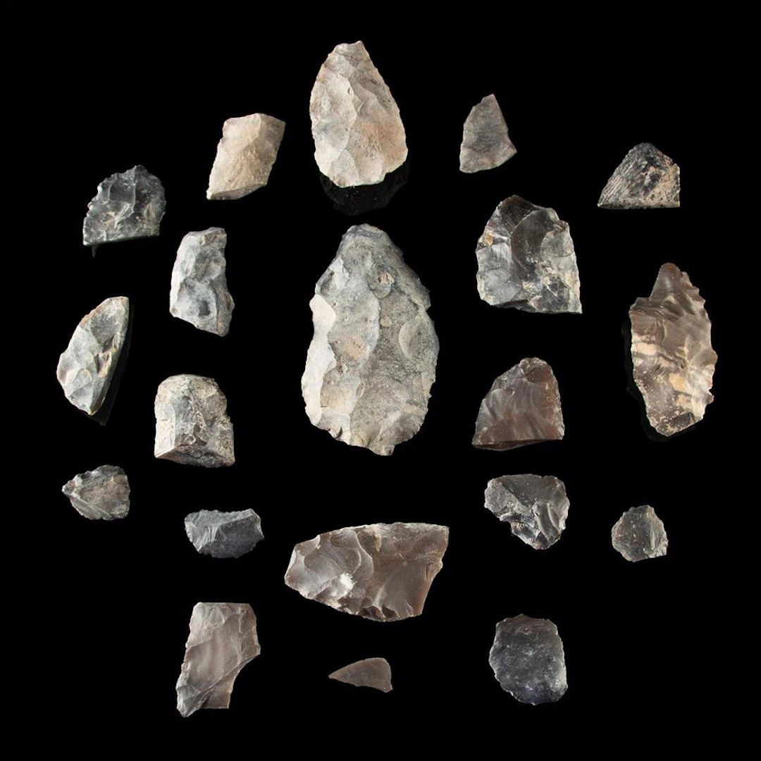 Native American Chipped Stone Tool and Flake Group, 20 Pieces