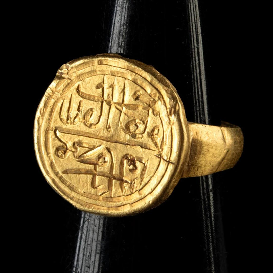 Medieval Islamic 21K Gold Seal Ring | Arabic Script Inscription
