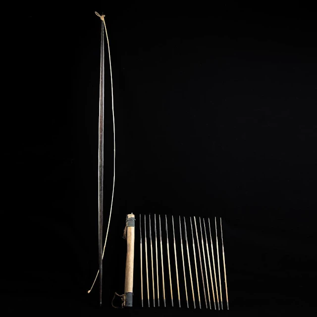 Philippine Tribal Bow & Metal Tipped Arrows in Quiver