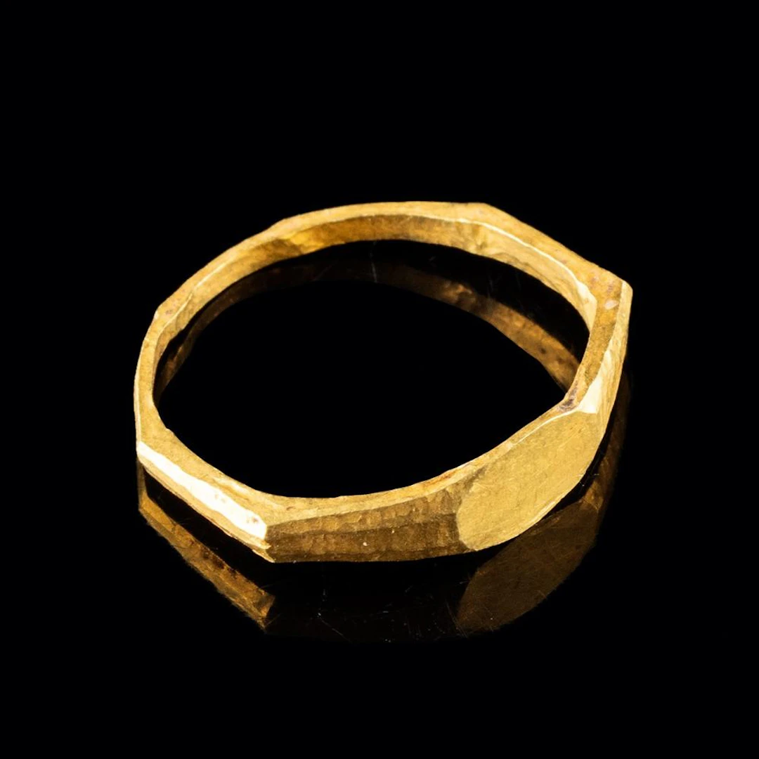 Byzantine 20K Gold Ring, Eight-Faceted Hoop, Uninscribed Signet Bezel