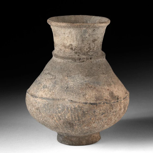 Ancient Thai Ban Chiang Grayware Jar