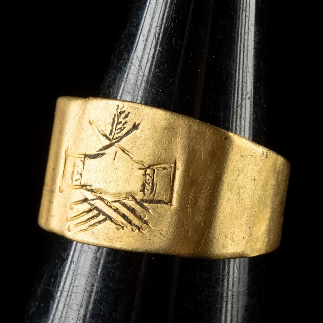 Roman Gold Marriage Ring | Joined Right Hands and Palm Sprig
