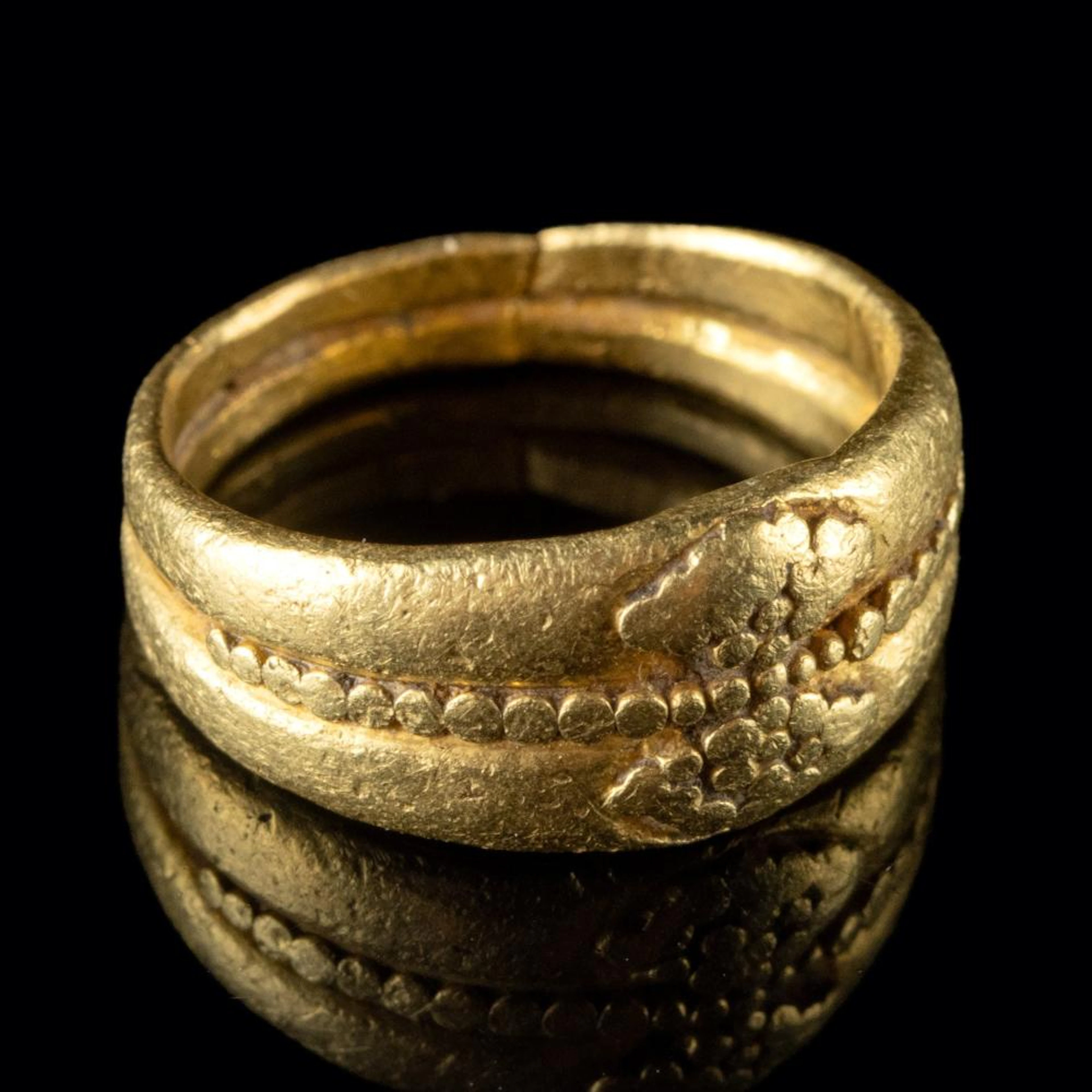 Roman 20K Gold Ring | Beaded Crossing, Possible Herakles Knot