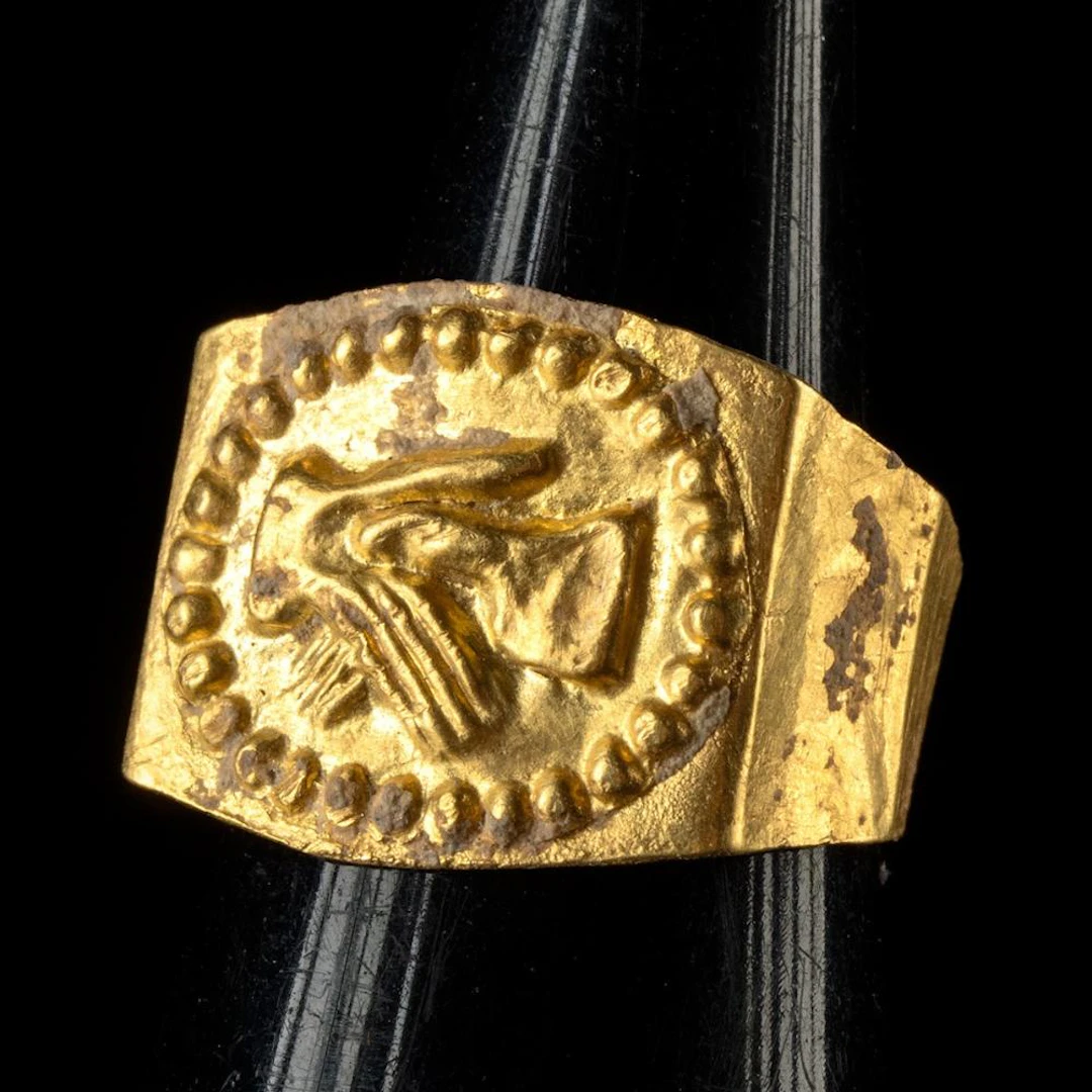 Roman Gold Fede Ring | Clasped Hands, Dextrarum Iunctio (Betrothal)