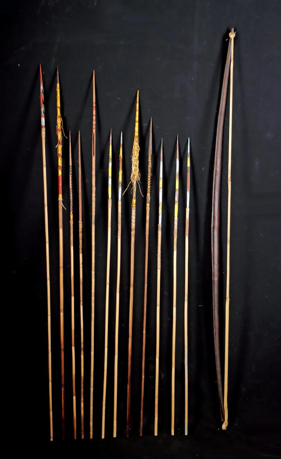 Papua New Guinea Wood Bow & Painted Arrows