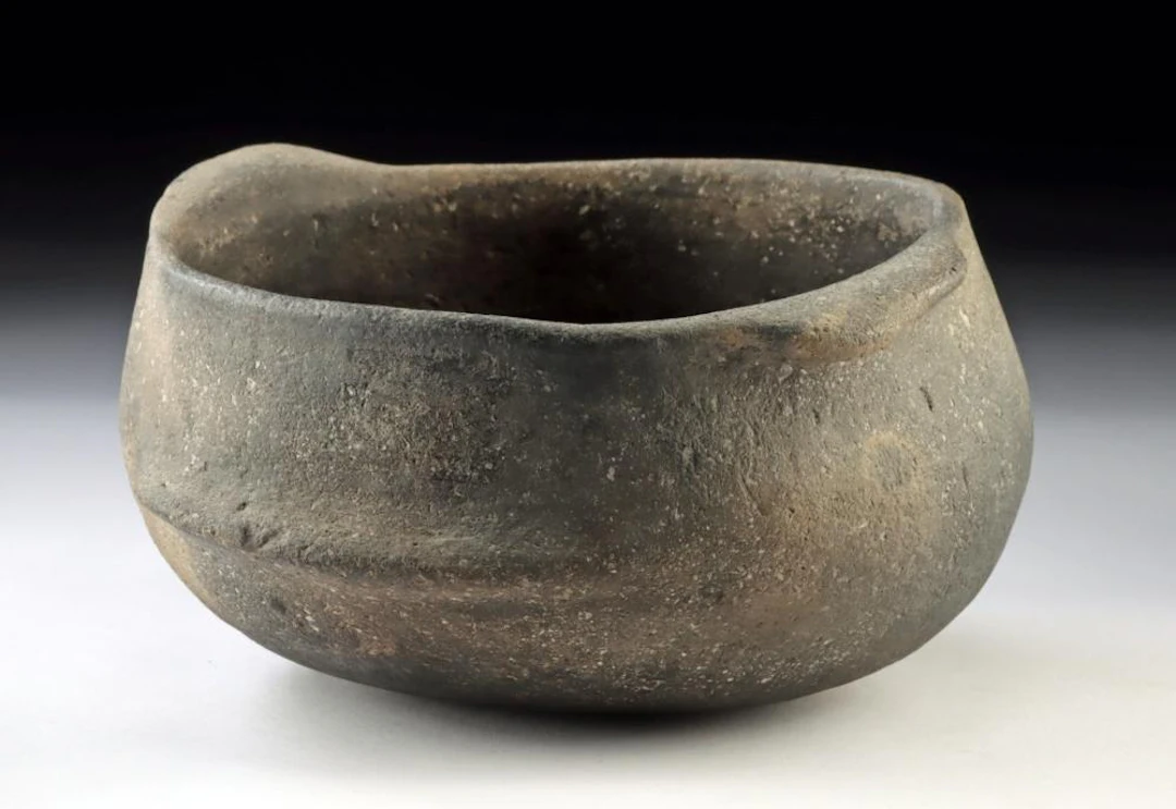 Mississippian Large Eel Effigy Pottery Bowl, Firing Clouds