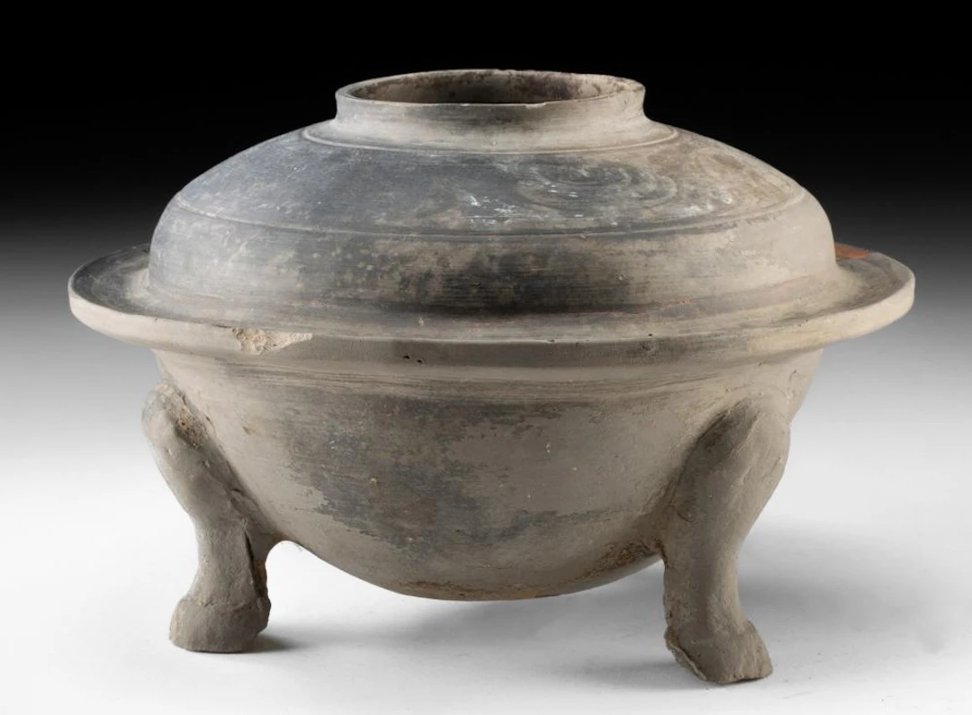 Han Dynasty Pottery Ding Tripod Vessel | Traces of Pigment
