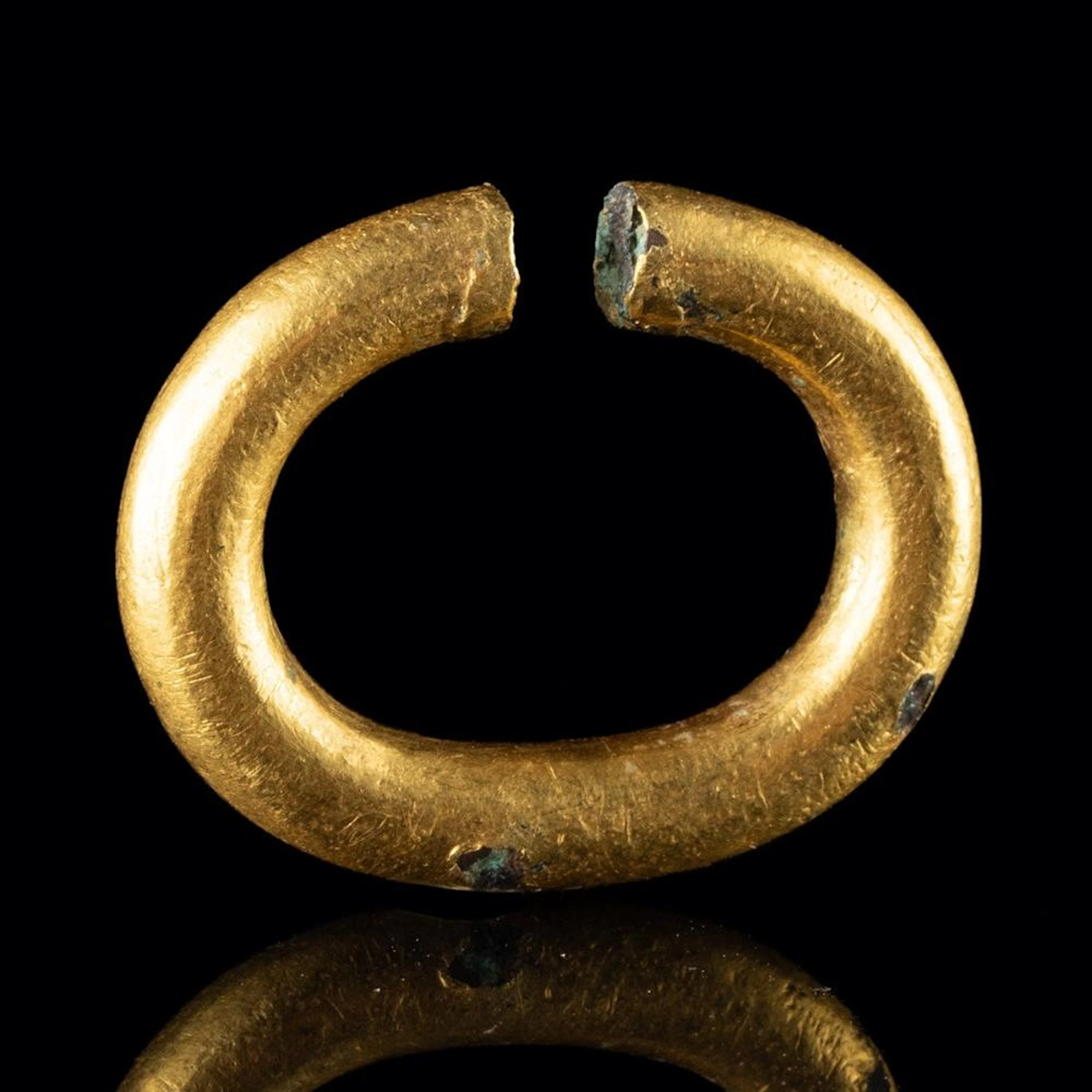 Kofun Period Japanese Gold-Sheathed Copper Earring (Jikan)
