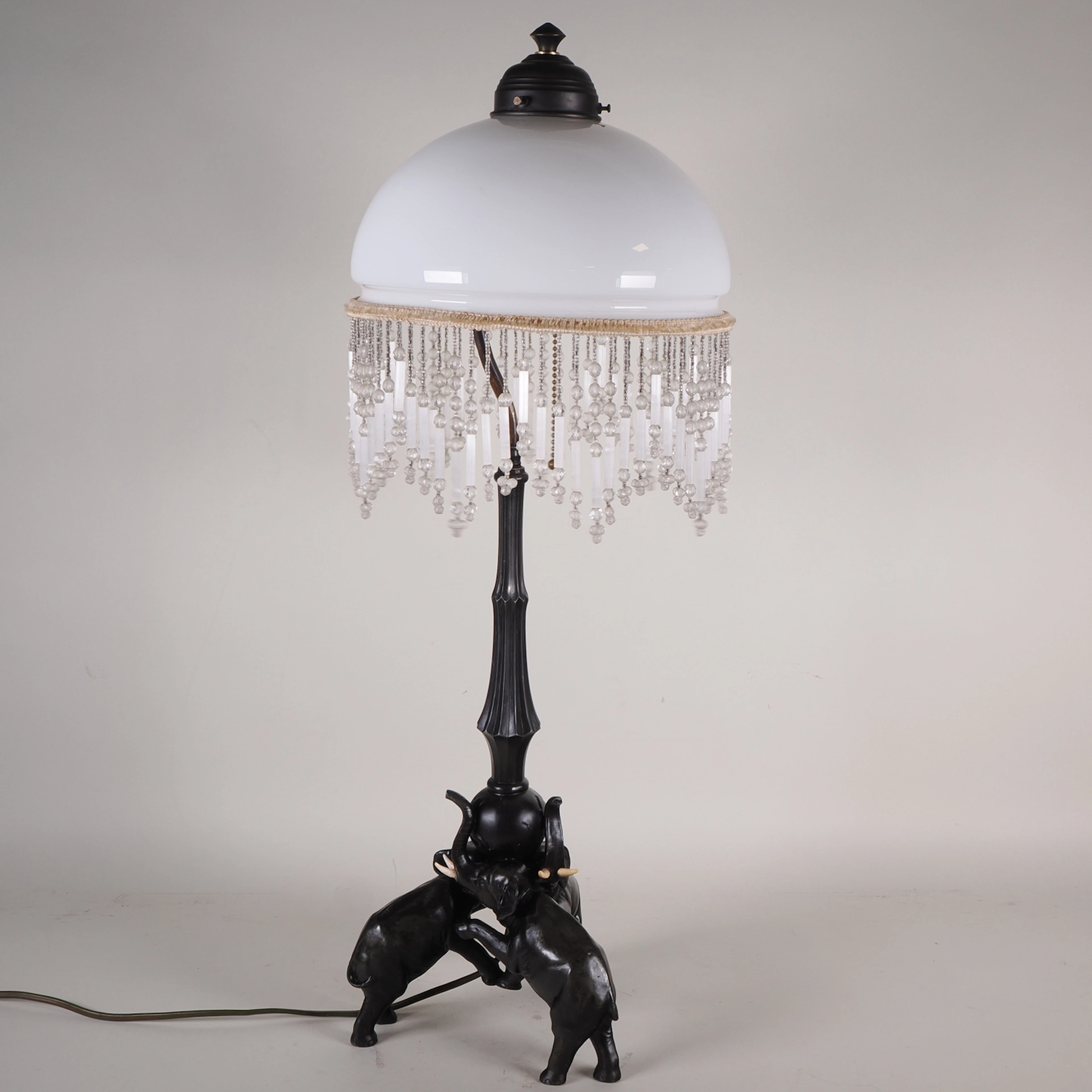 Los 921: Art Deco Figurenlampe um 1920
