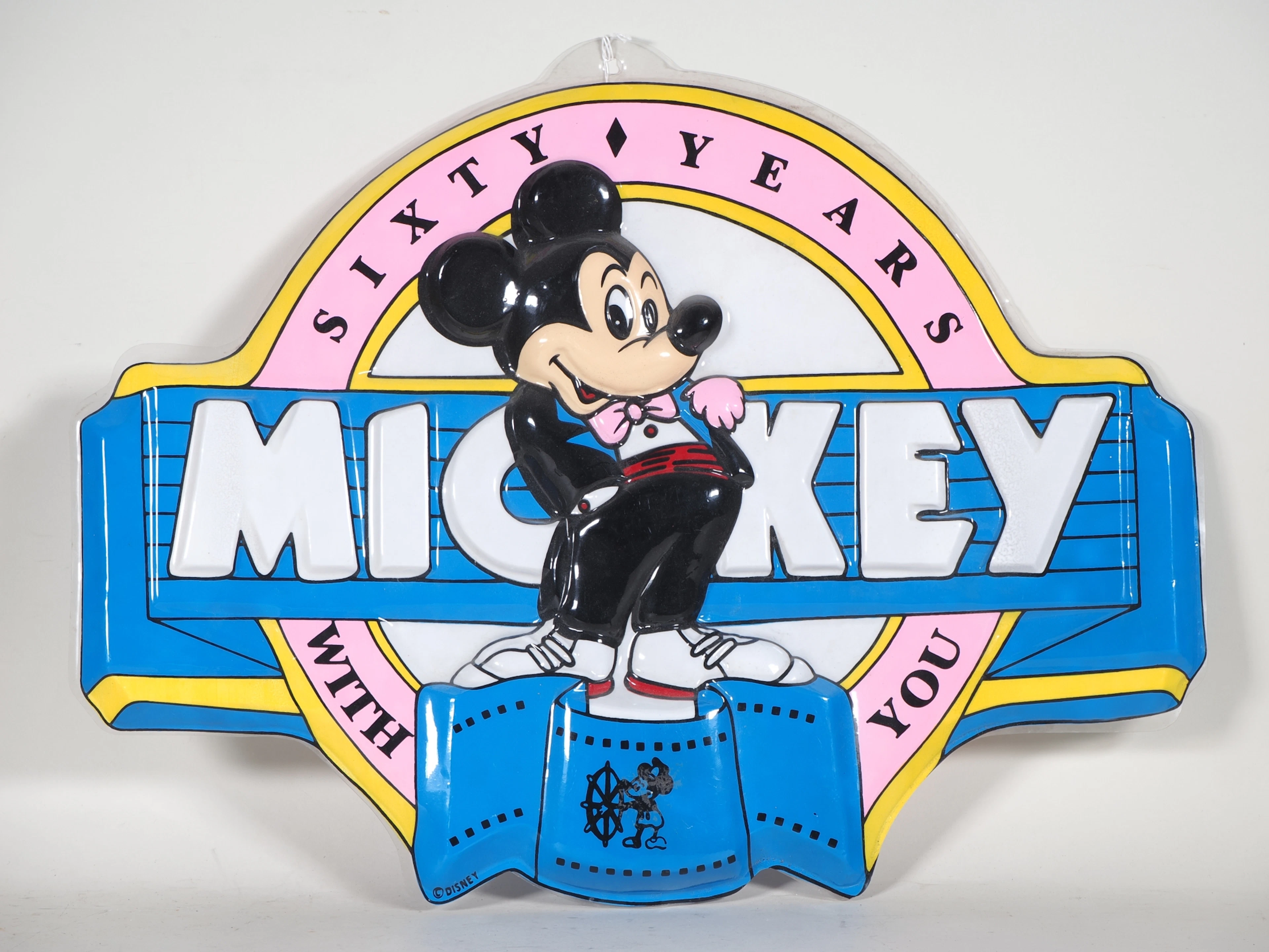 Los 1565: Disney Mickey Sixty Years With You, Schild