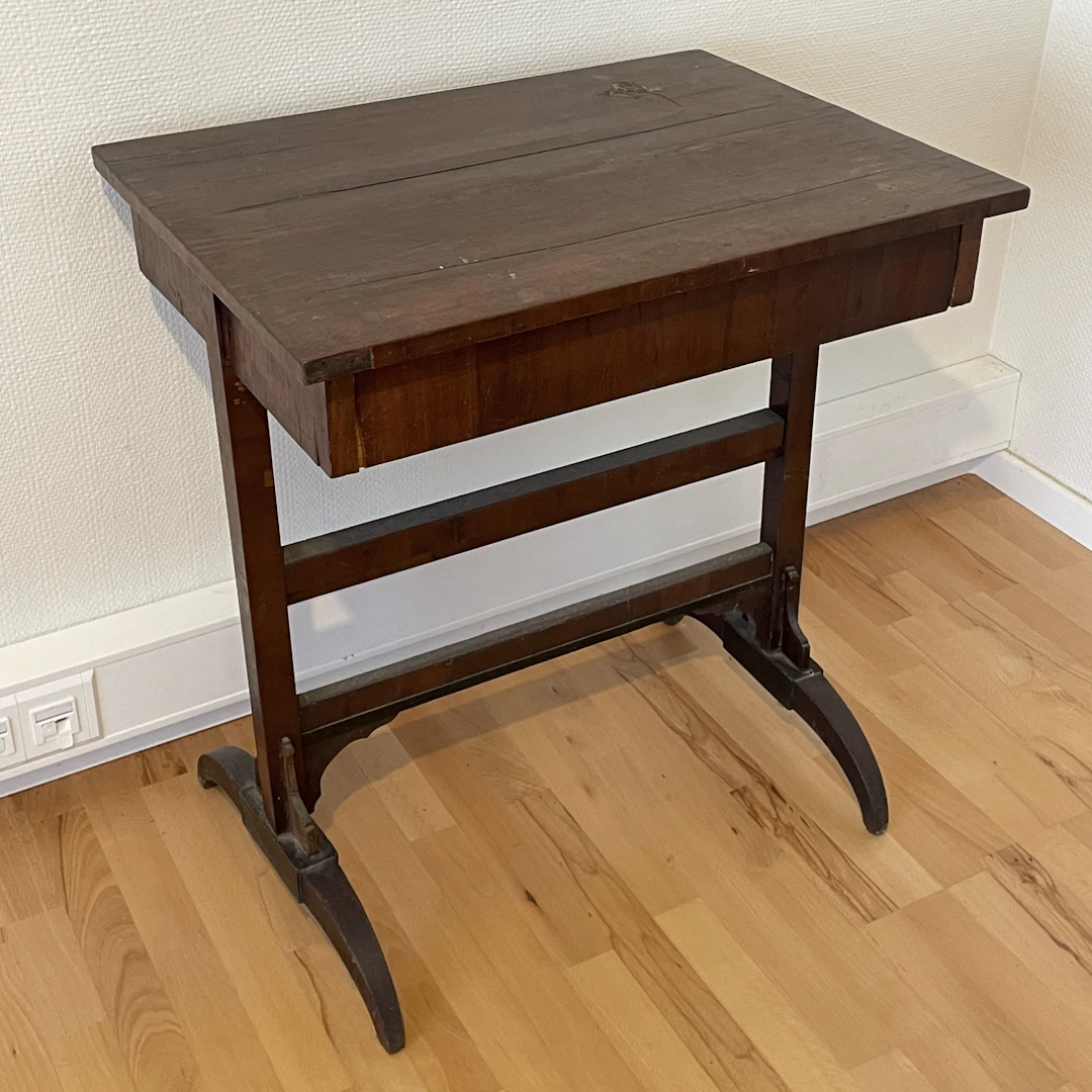 Los 1009: Biedermeier Nähtischchen um 1810
