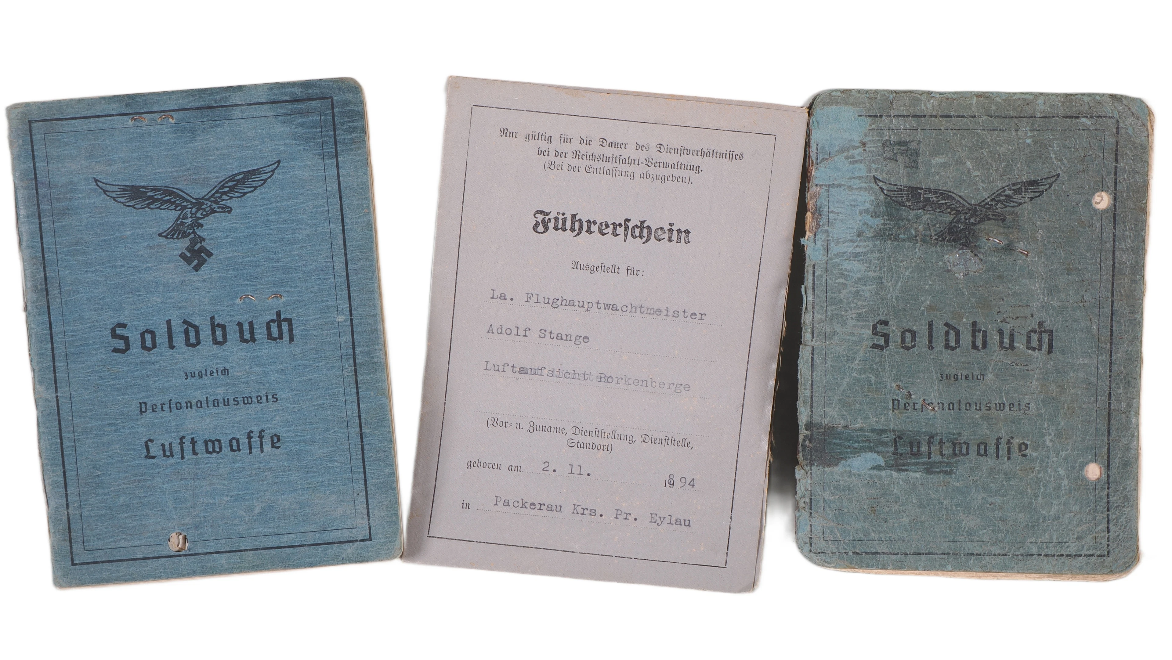 Los 2531: Konvolut aus drei Dokumenten der Luftwaffe Soldbücher und
