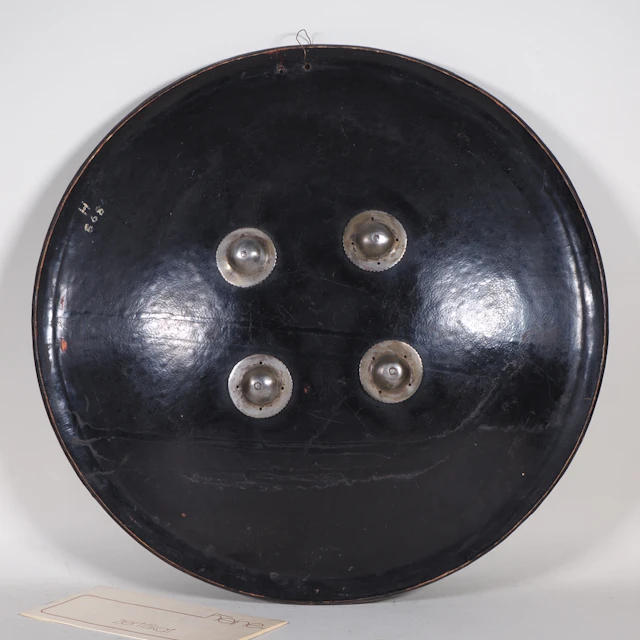 Los 1299: Schutzschild aus Leder, Indien 19. Jh.