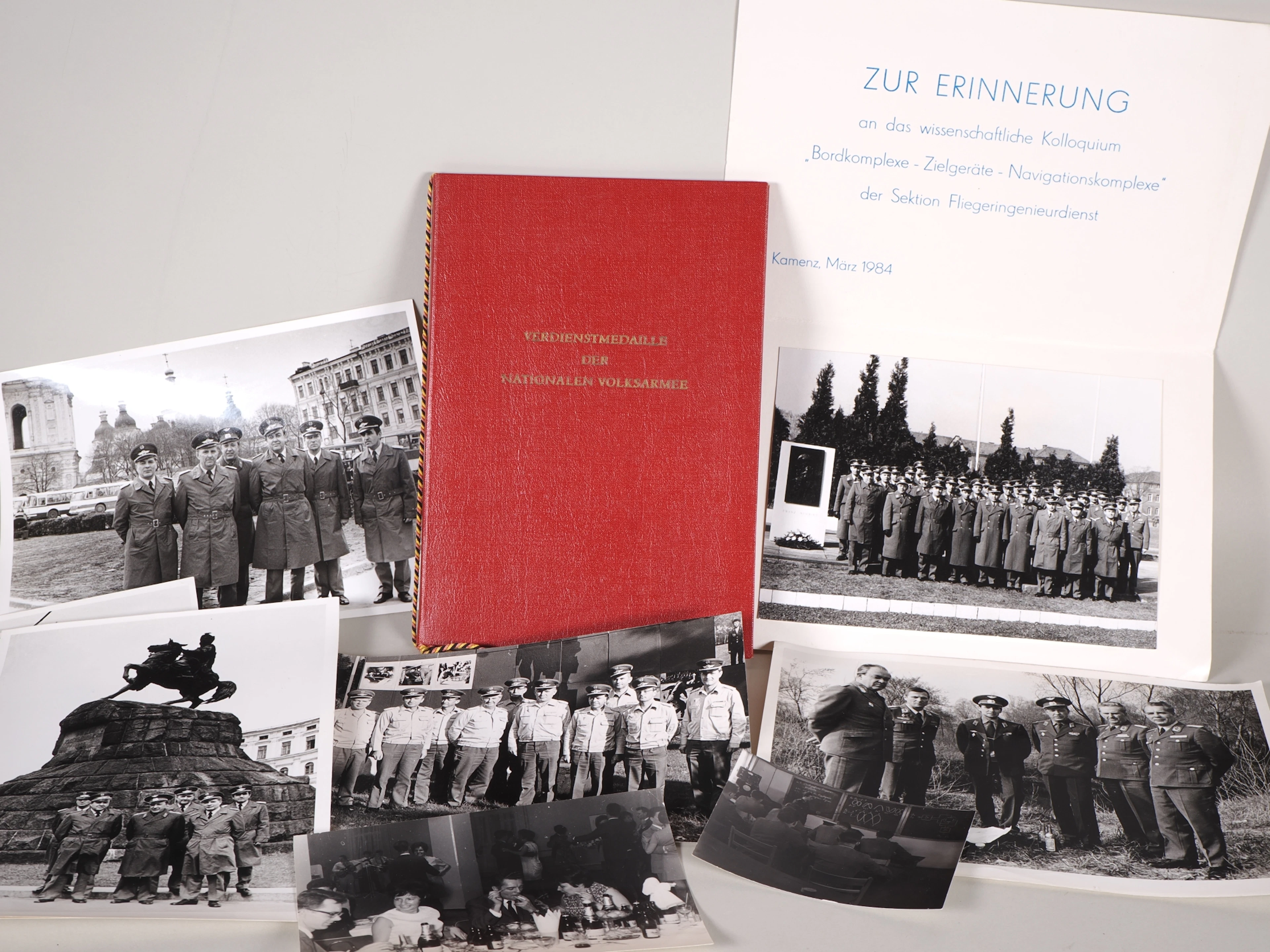Los 2412: Urkunden zur Verdienstmedaille der NVA in drei Stufen, 1967-1976