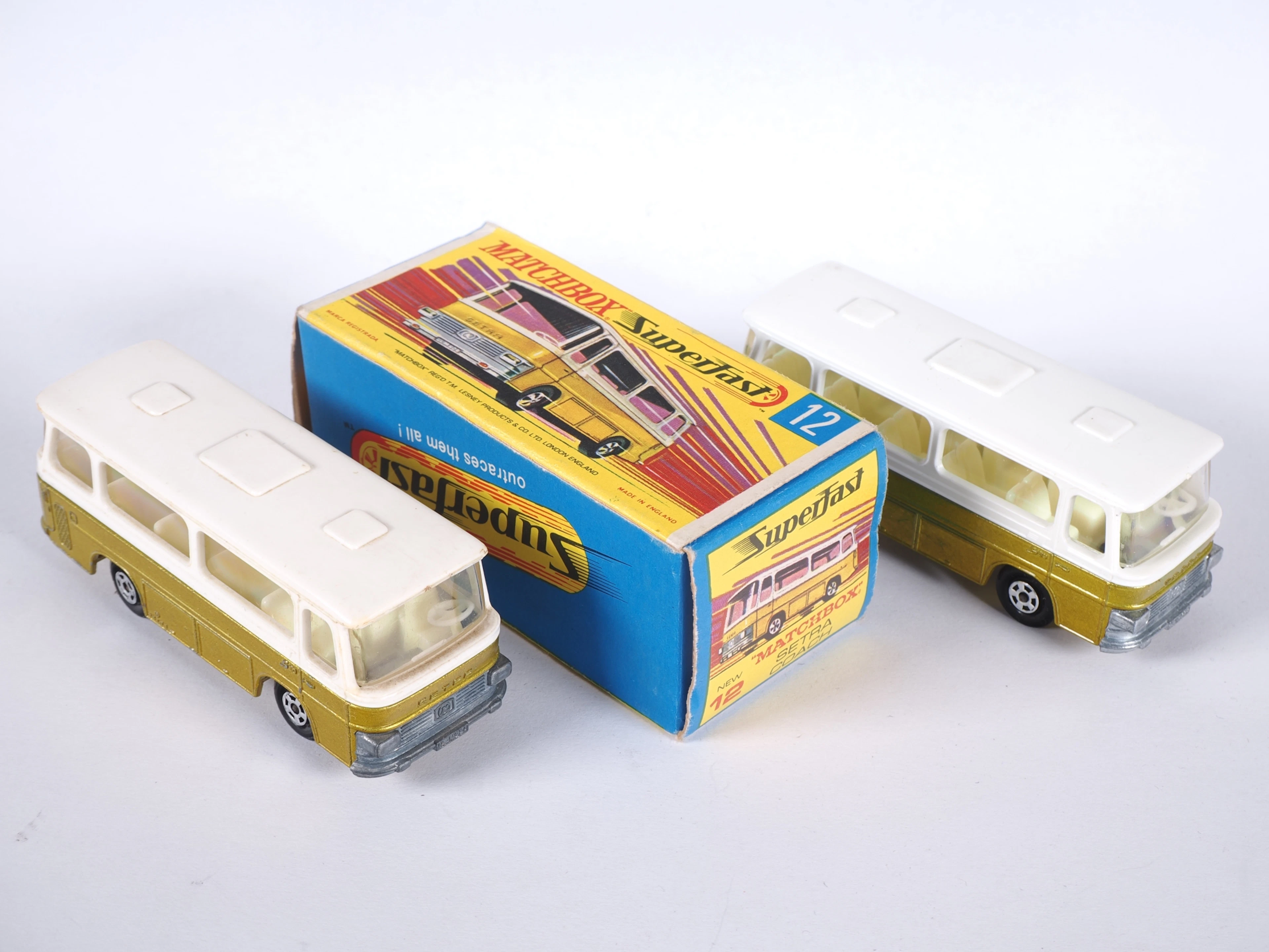 Los 1984: Zwei Matchbox Superfast, Modell Nr. 12 Setra Coach / S80