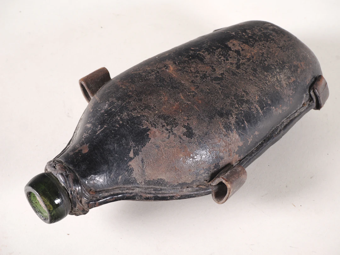 Los 2477: Feldflasche 1870/71 Glas Leder