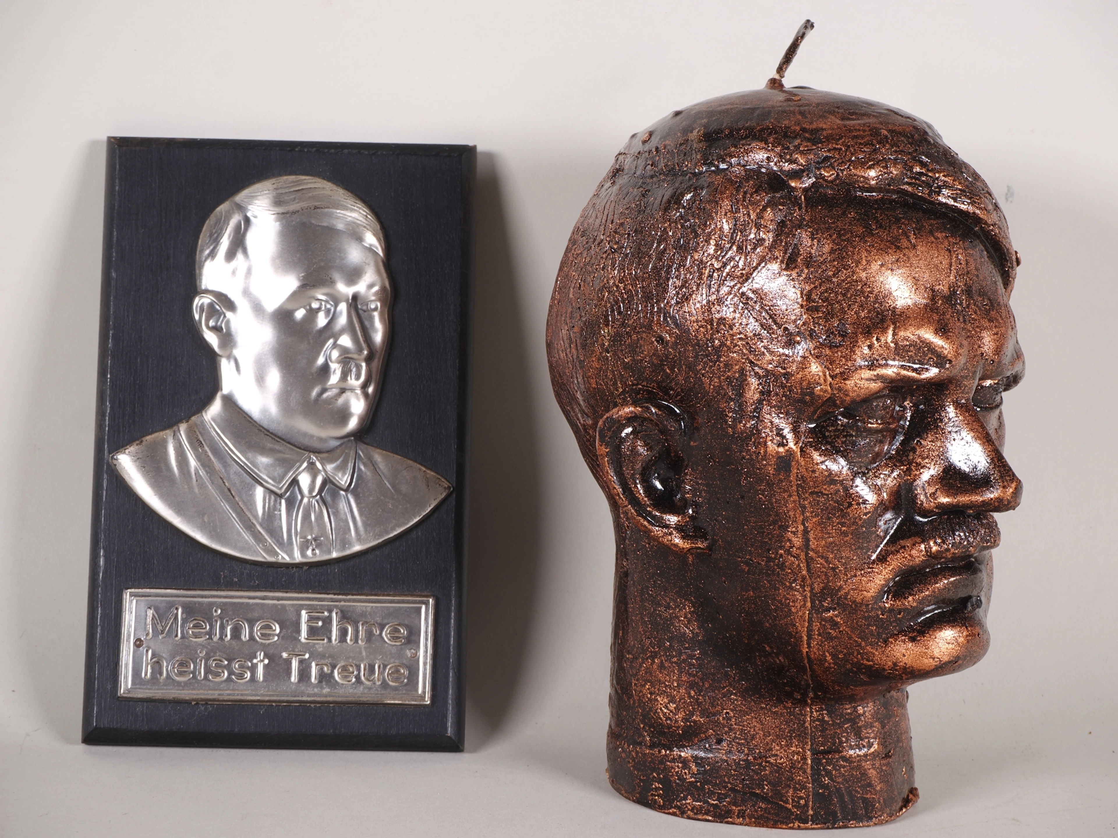 Los 2422: Kerze und Relief, Adolf Hitler
