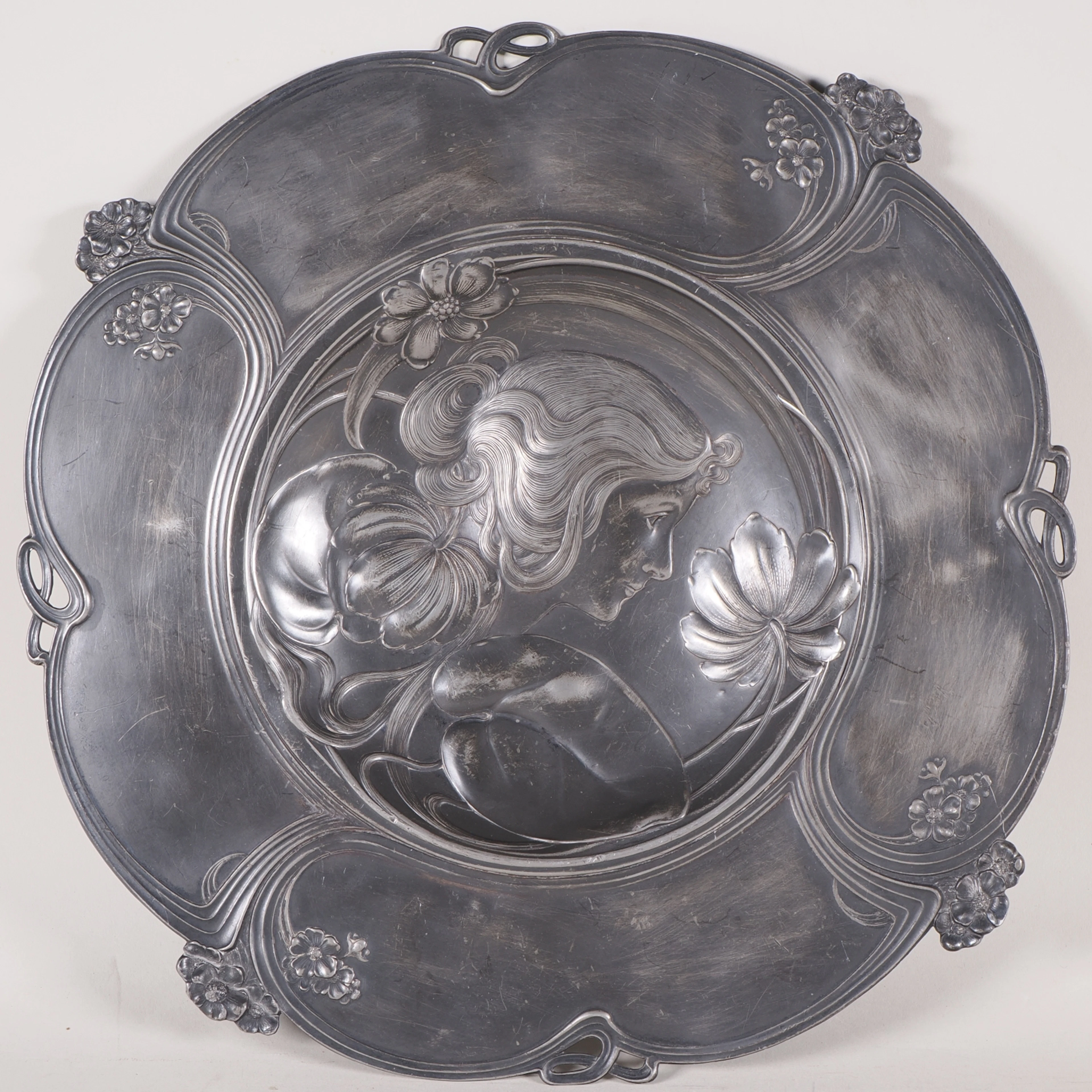 Los 840: Jugendstil Reliefteller um 1900