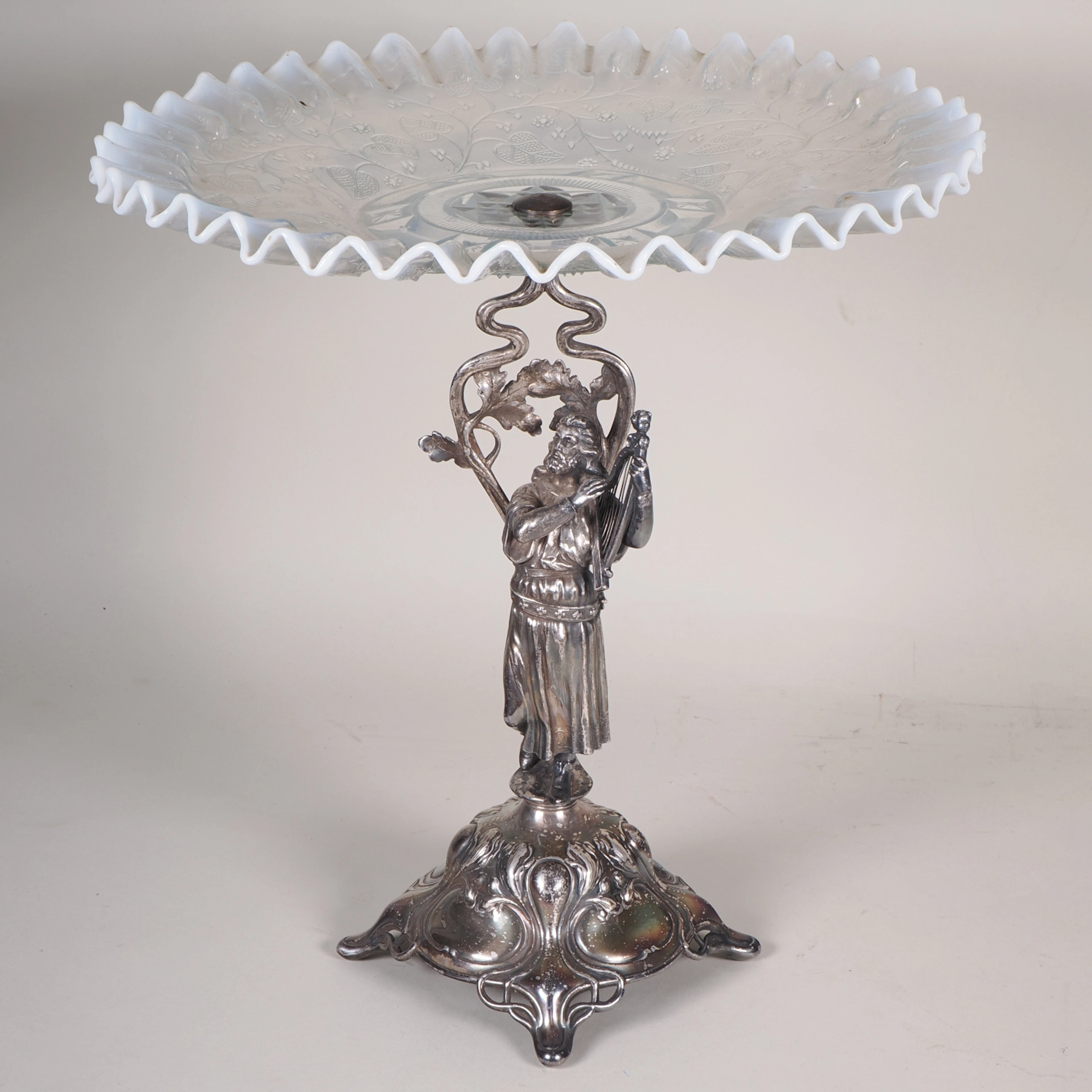 Los 838: WMF - Kuchentablett auf hohem Stand um 1900
