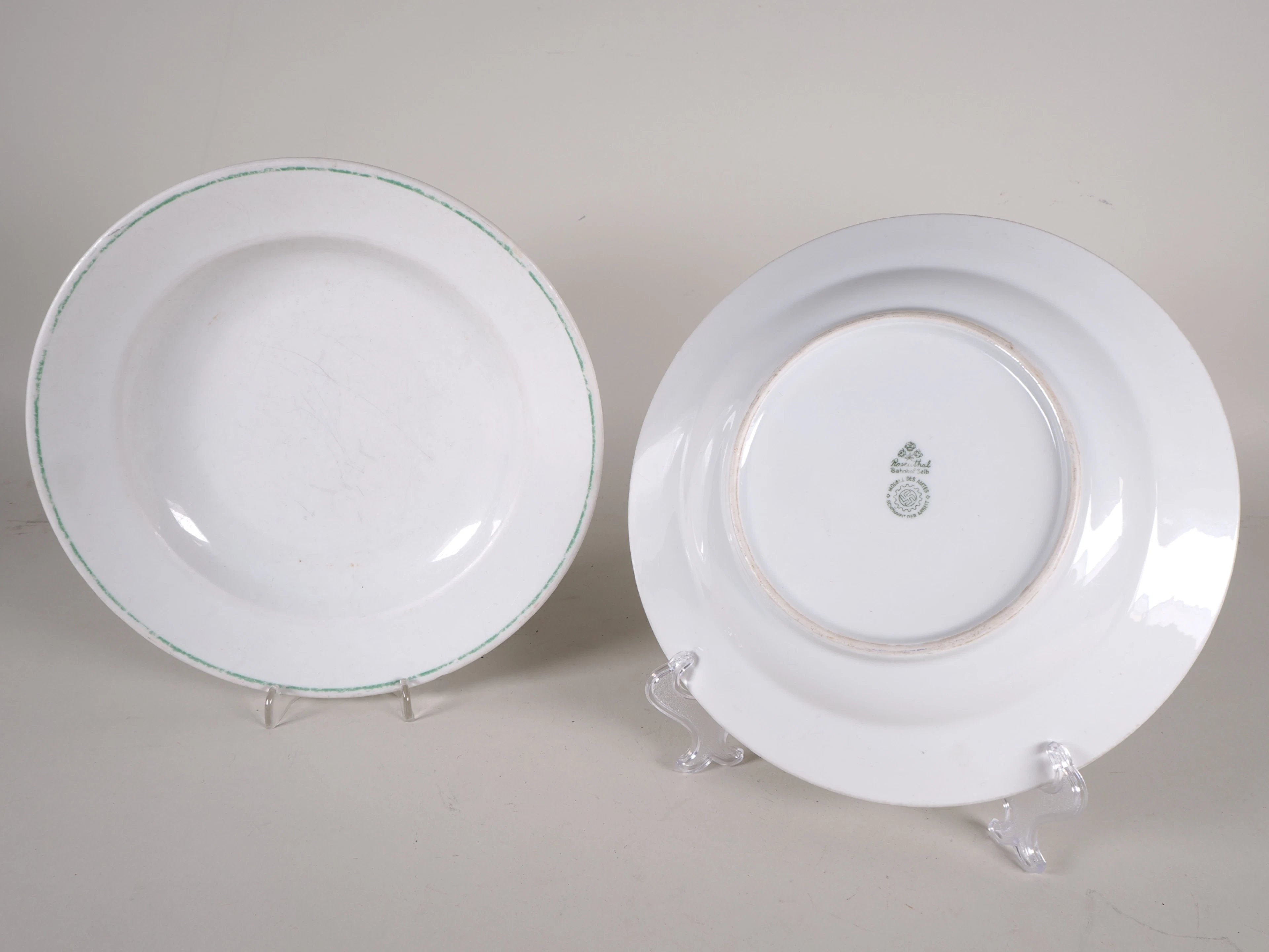 Los 2449: 2 Teller DAF Modell des Amtes Rosenthal Selb