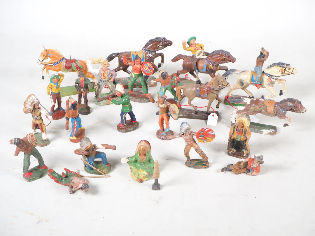 Los 1748: Konvolut Cowboy & Indianer Massefiguren, Elastolin usw, 1930er