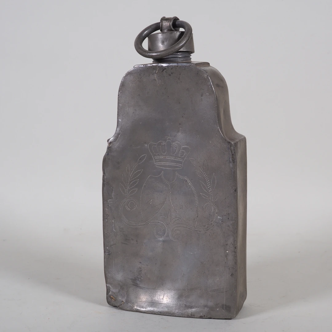 Los 1564: Zinn Schraubflasche mit Wappengravur, vmtl. für Wein, ca. 1849