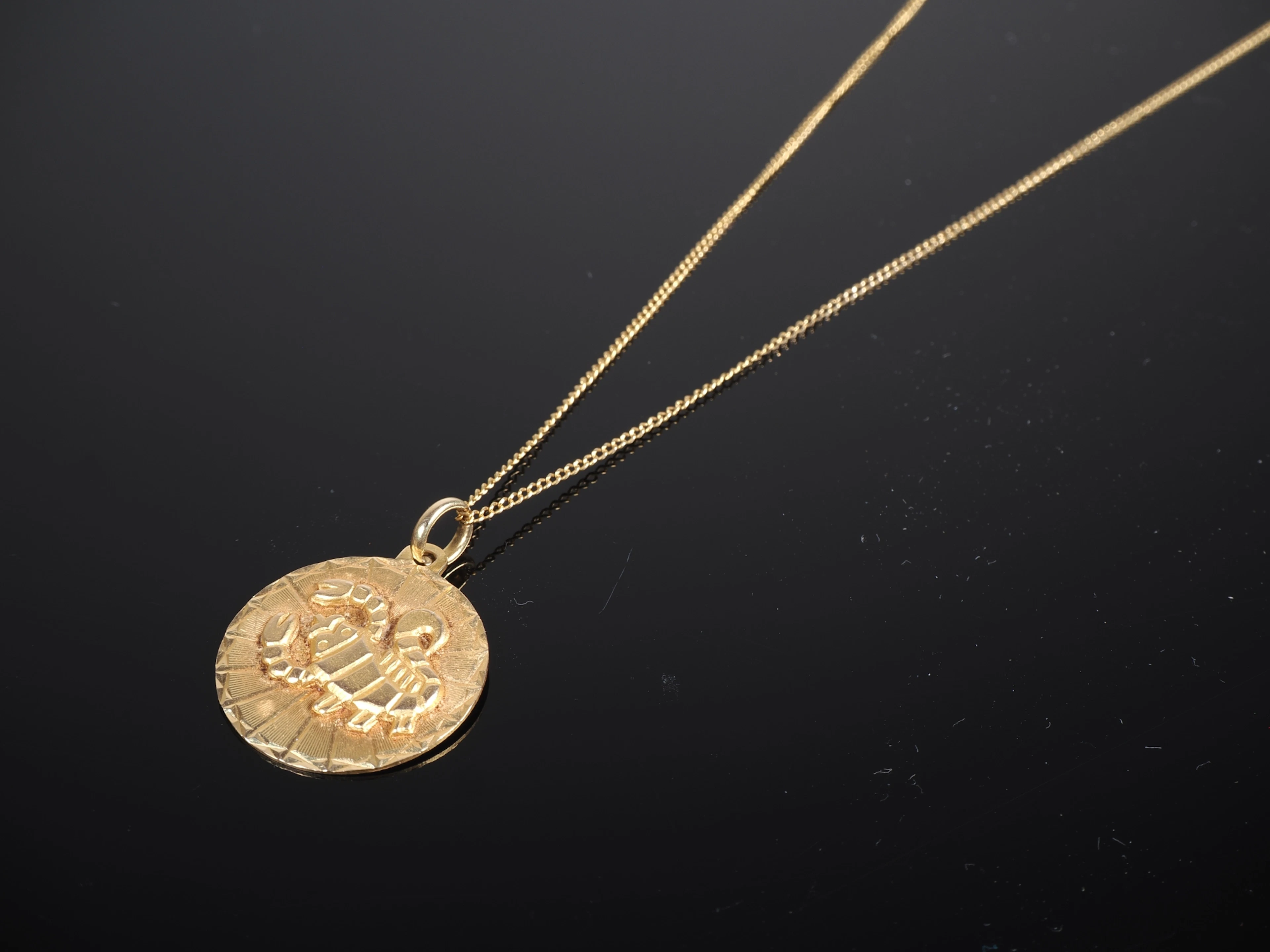 Los 716: 18K Gold Halskette mit Sternzeichen Anhänger "Skorpion"