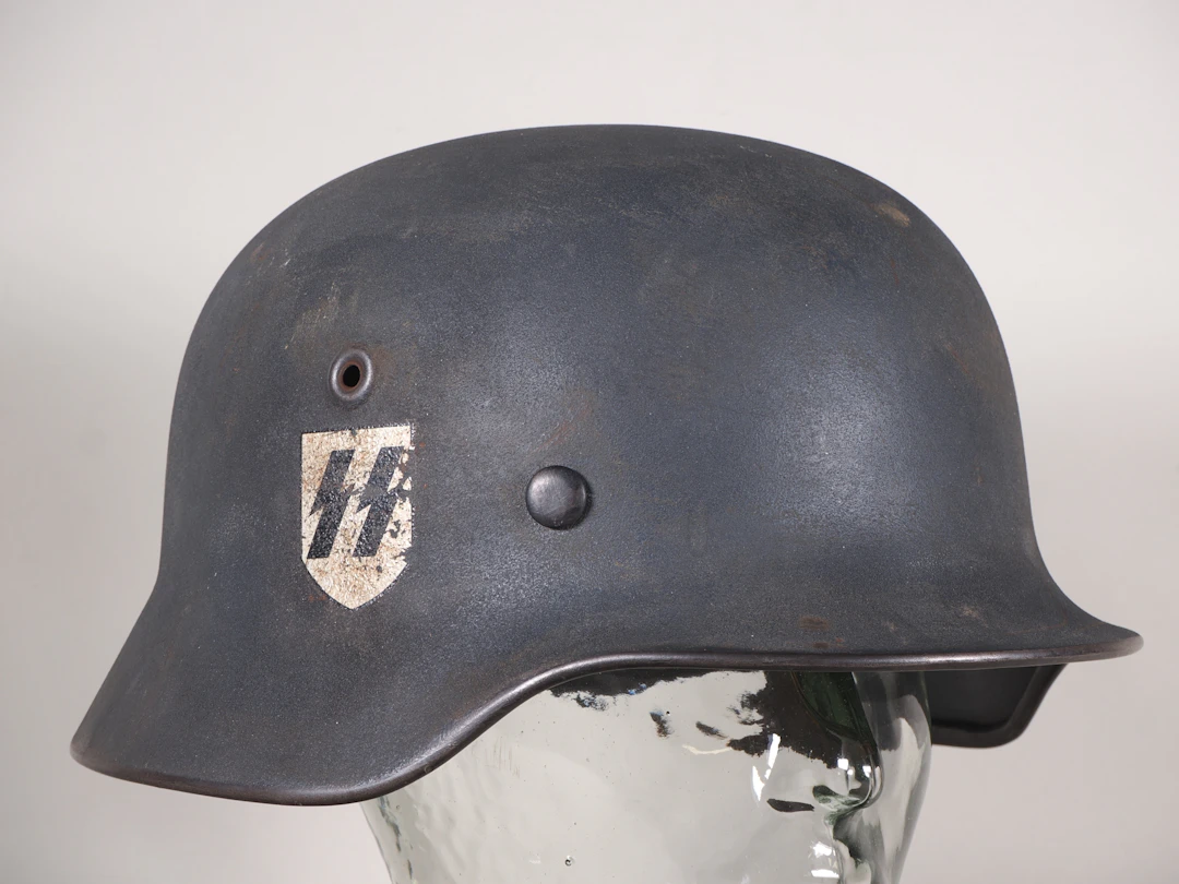 Los 2173: Stahlhelm M40 mit Emblem der Waffen-SS, Q66