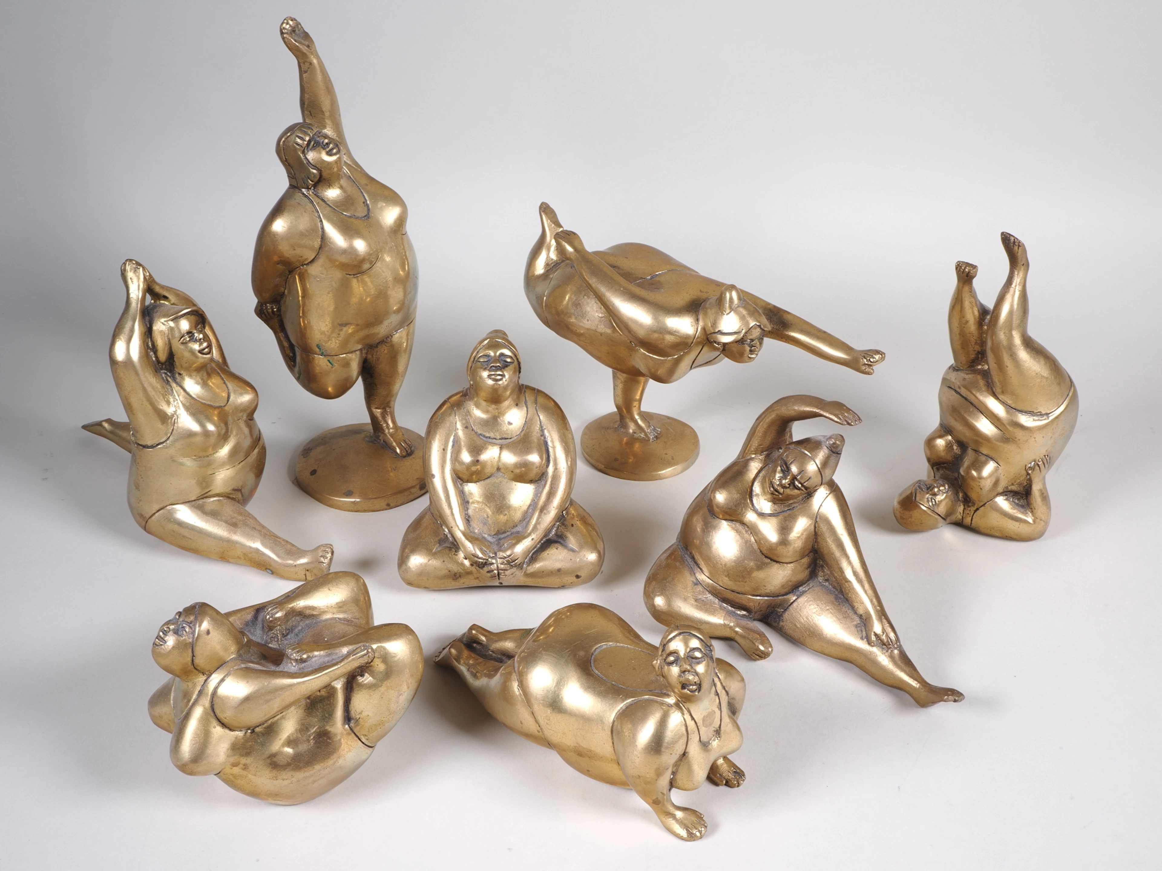 Los 1108: Bronze Figuren Set "Dicke Damen beim Yoga"