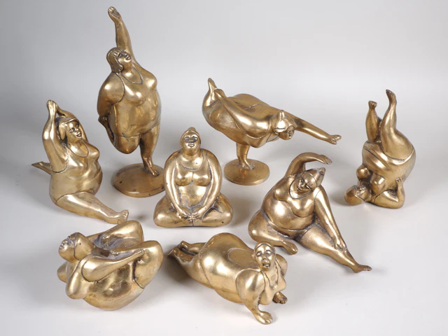 Los 1108: Bronze Figuren Set "Dicke Damen beim Yoga"