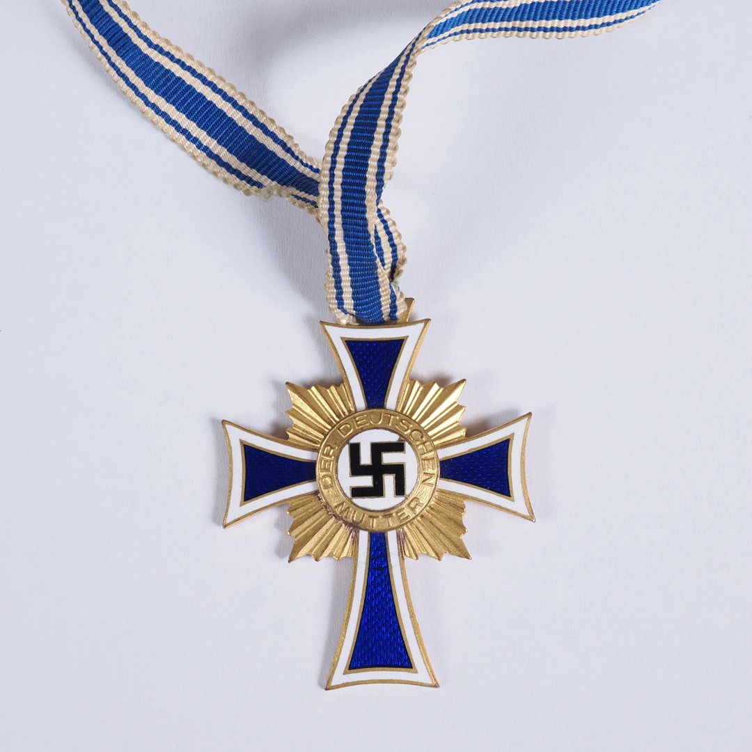 Los 2296: Ehrenkreuz der Deutschen Mutter - Mutterkreuz (1. Stufe in Gold)