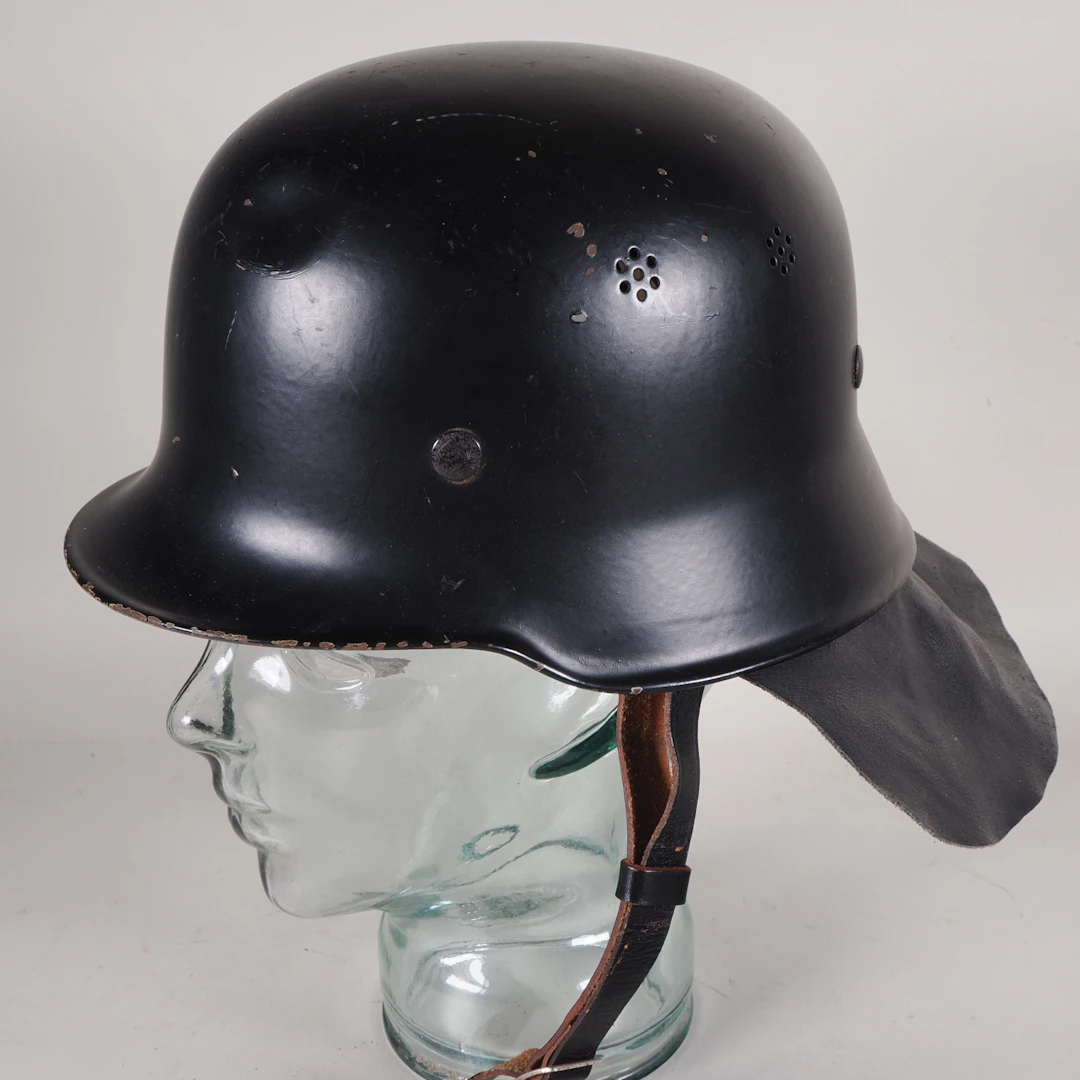 Los 2168: Stahlhelm schwarz Feuerlöschpolizei Feuerwehr