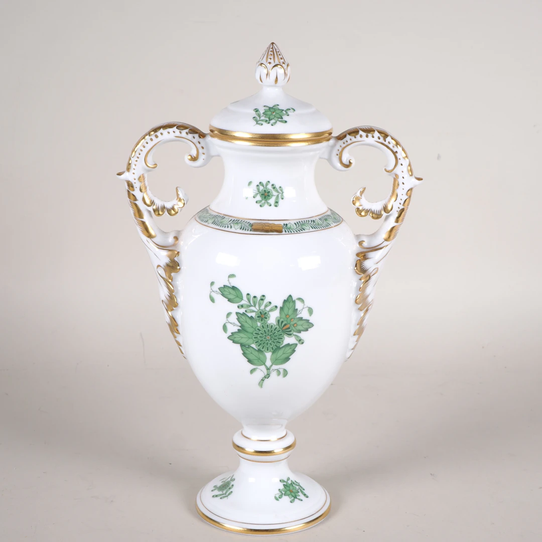 Los 475: Herend Porzellan Deckelvase / Amphoren Vase 6690