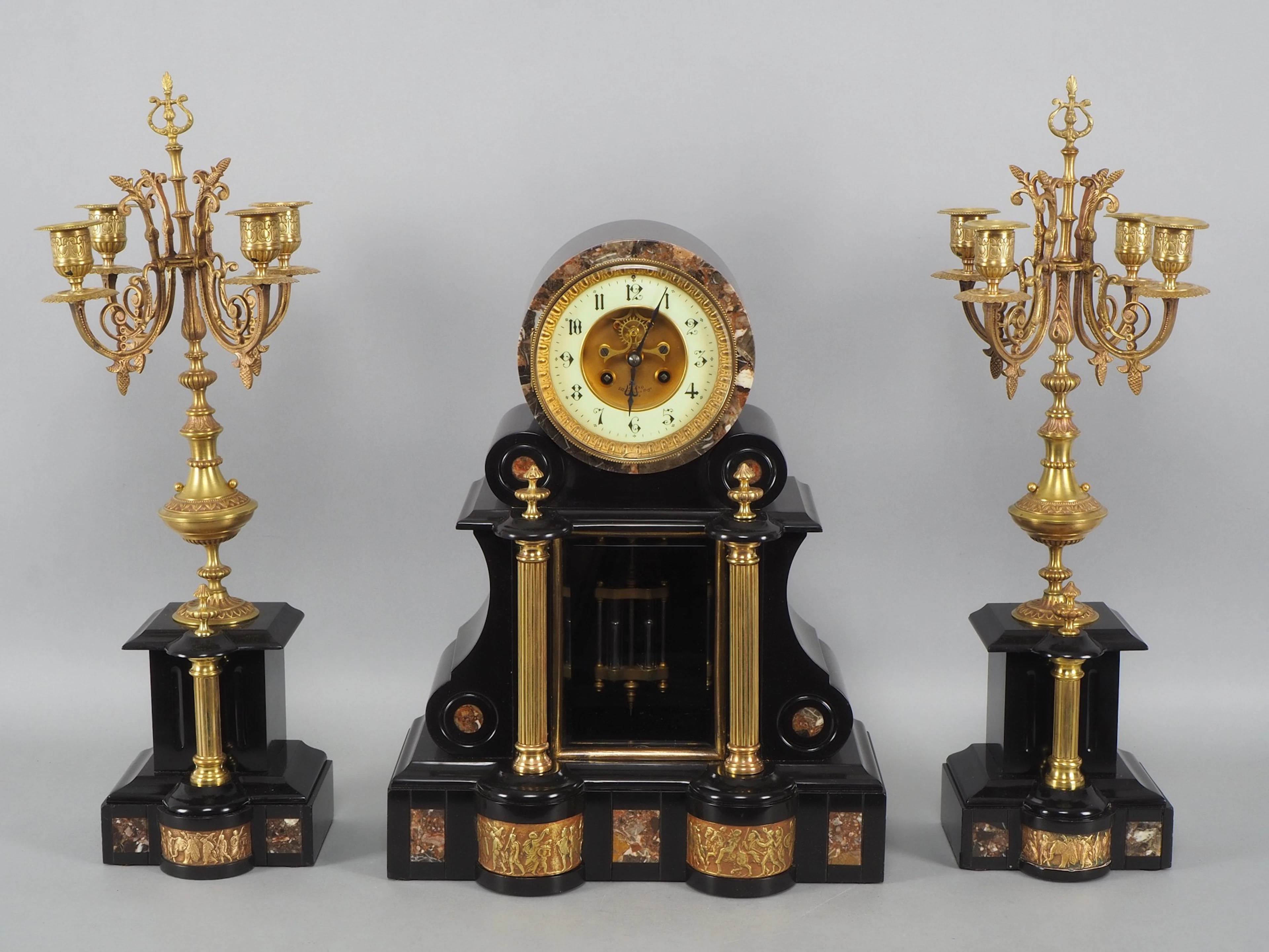 Los 578: Schweres Uhrenensemble um 1880
