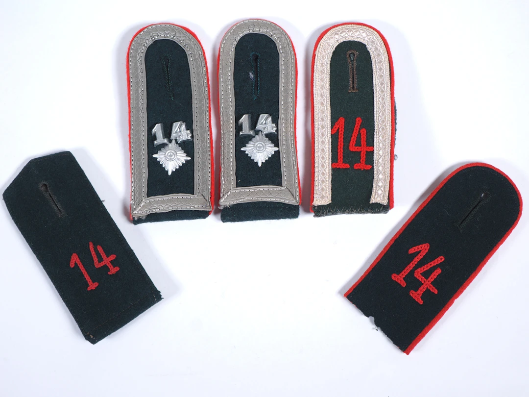 Los 2199: Konvolut Schulterstücke des Artillerieregiment Naumburg WK2
